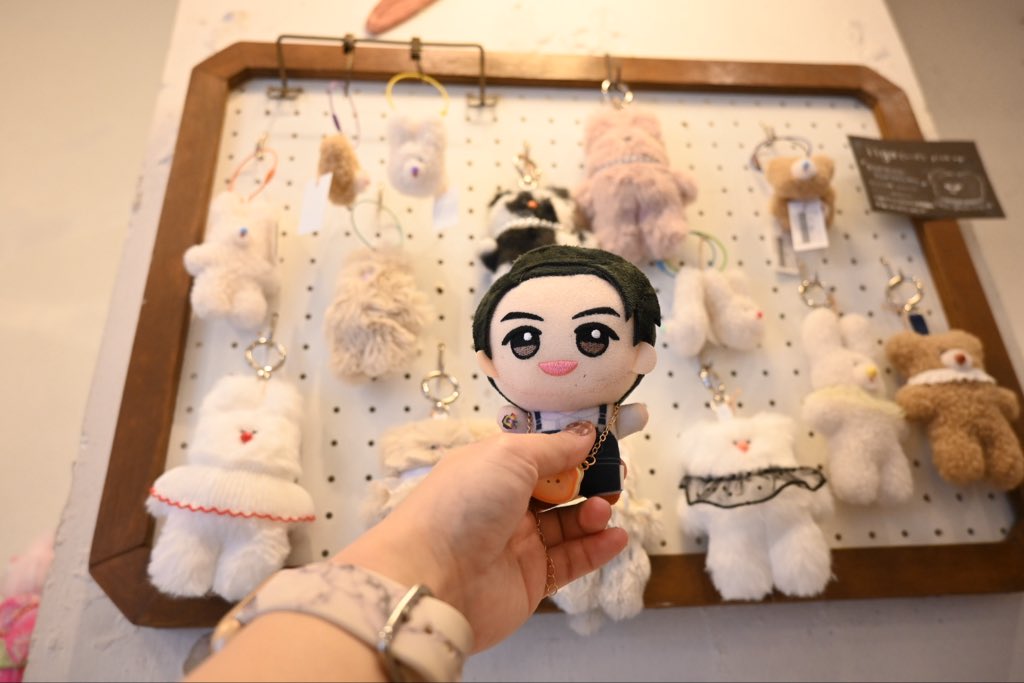 aiai_games's tweet photo. 広島旅行行ってきました✨️
贈り物雑貨店LISU LISUへ
オシャレな雑貨屋さんでした🤍
撮影許可頂きました🫶
ぬい活しました🧸
#広島旅行   #ぬい活
#camera    #nikonzfc
#齋藤璃佑くん推し https://t.co/fajsqSN7S2