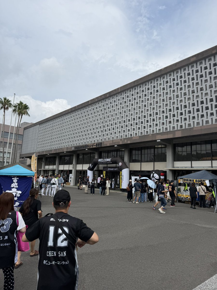 Hidemi_62's tweet photo. レブナイズ
来たぞ
県体育館
あ、コルセット巻いてます
ボランティアの皆さん
ありがとうございます
#鹿児島レブナイズ https://t.co/KeiweOnMff