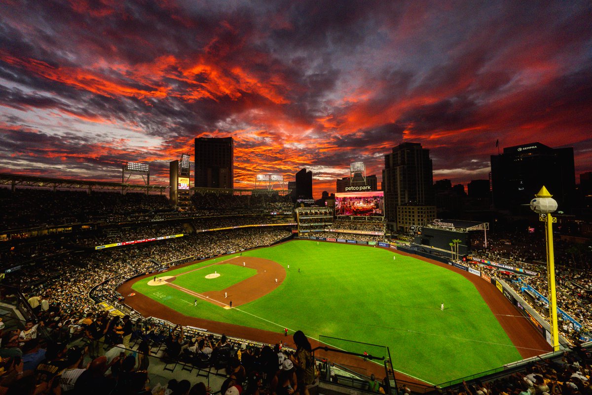 PetcoPark's tweet photo. It’s like watching the Mona Lisa being painted. https://t.co/4gxLeXKXUp