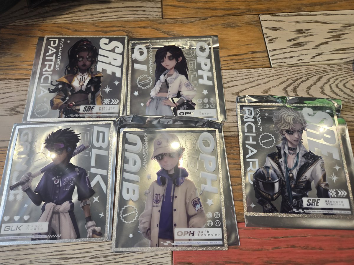Shiroro7nodesu4's tweet photo. 【交換】第五人格 謎解き 色紙 クリアミニ色紙

譲) 画像参照
求) 納棺師 ＞探鉱者
・現在横浜市内におりますタイミング合えば手渡し可能です
・お気軽にお声掛けください。 https://t.co/7qW8uryoSa