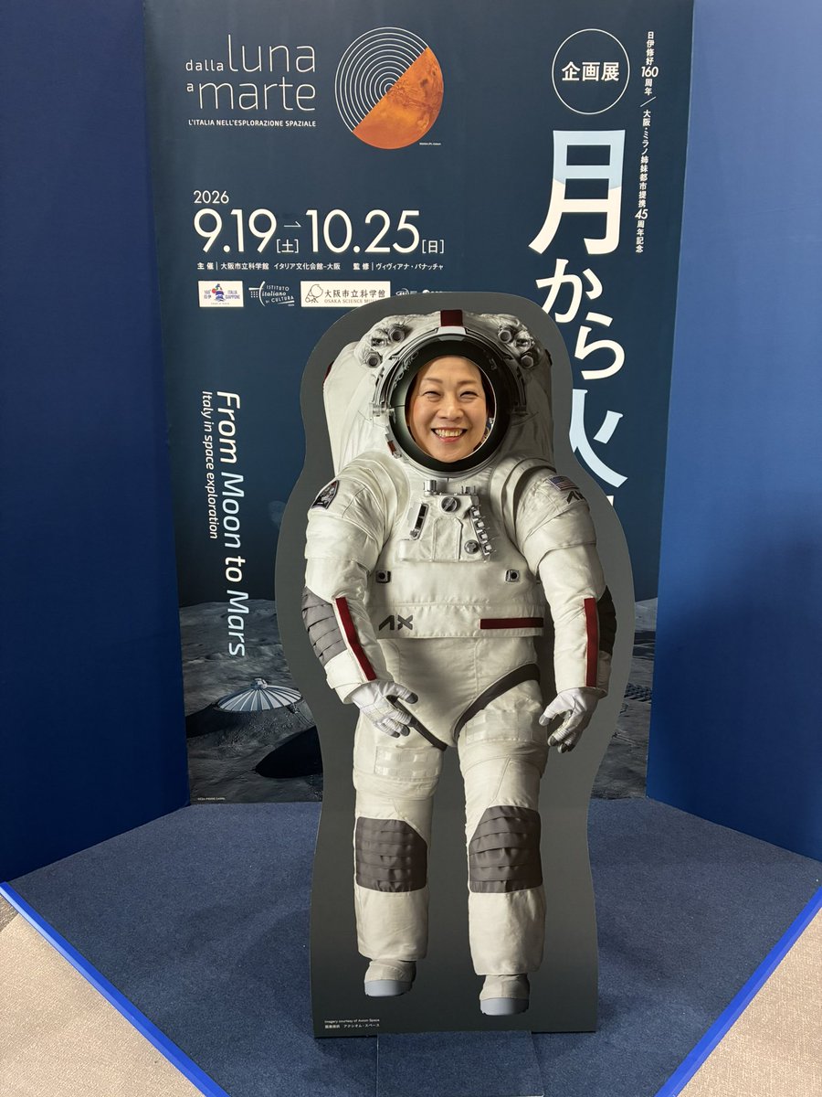 koyamautan's tweet photo. 今日は満月。
わたしは人類が初めて月に行った日の次の日、という中途半端な日に生まれた。
生まれ出てすぐ泣かなかったらしい。
一度死を体験してから声をあげたのかもしれない。 https://t.co/YGSaadb1Gu