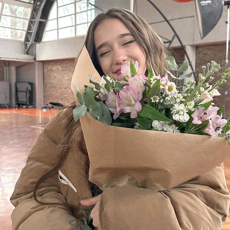laurthrive tweet picture