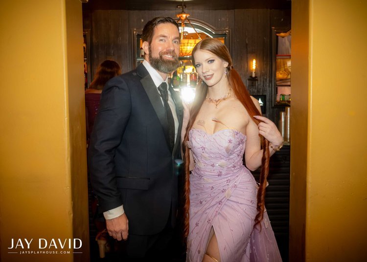 ErinEverheart's tweet photo. Pics from Queer Prom 💜✨️ https://t.co/4RnUBmnTgH