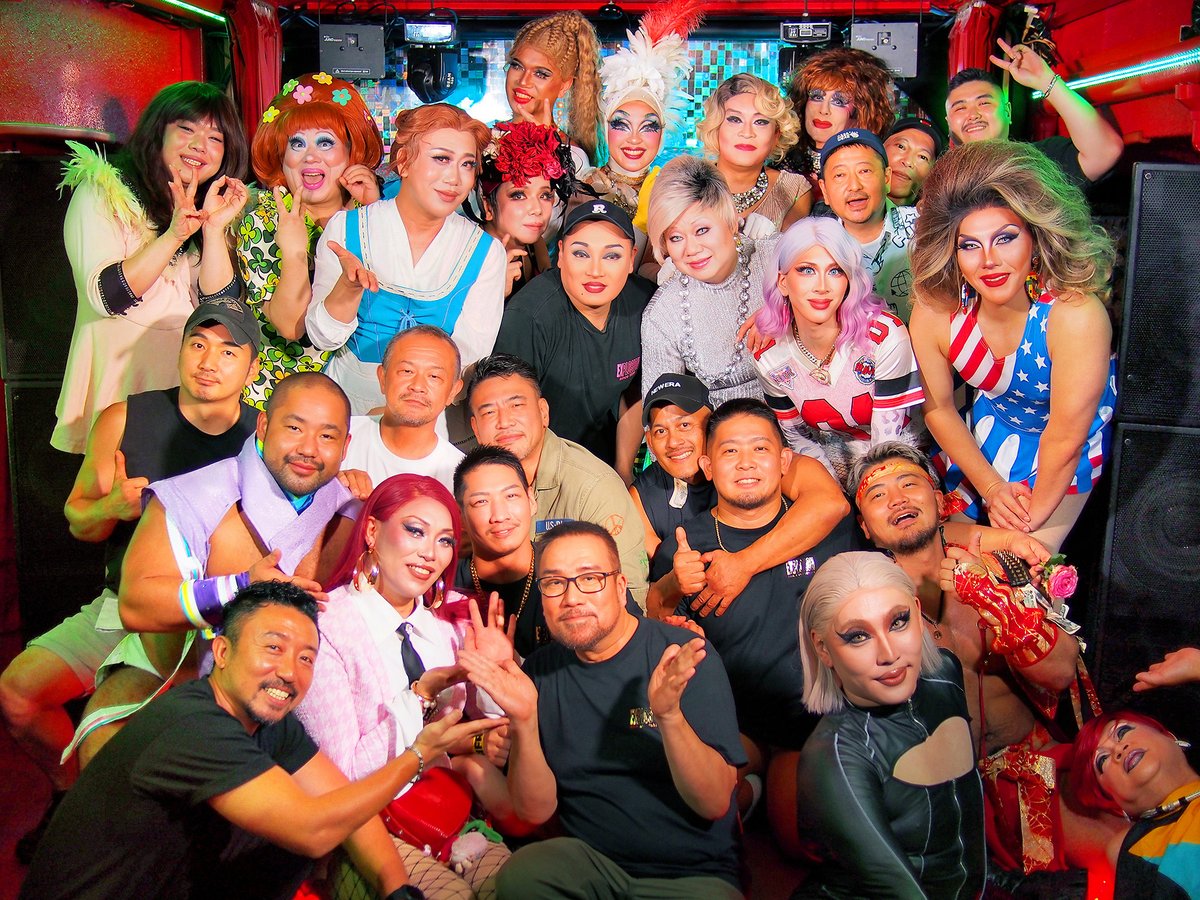 explosion_osaka's tweet photo. 出演してくださった皆様、どなたも素晴らしいパフォーマンスで、まさに30年間の集大成だなと胸が熱くなりました。
そして、こんなにも長く続けて来られたのは歴代のスタッフの頑張りがあったからこそです。ありがとう！
これからもエクスは続きます。今後ともよろしくお願いいたします！ https://t.co/fwsXh55aBD