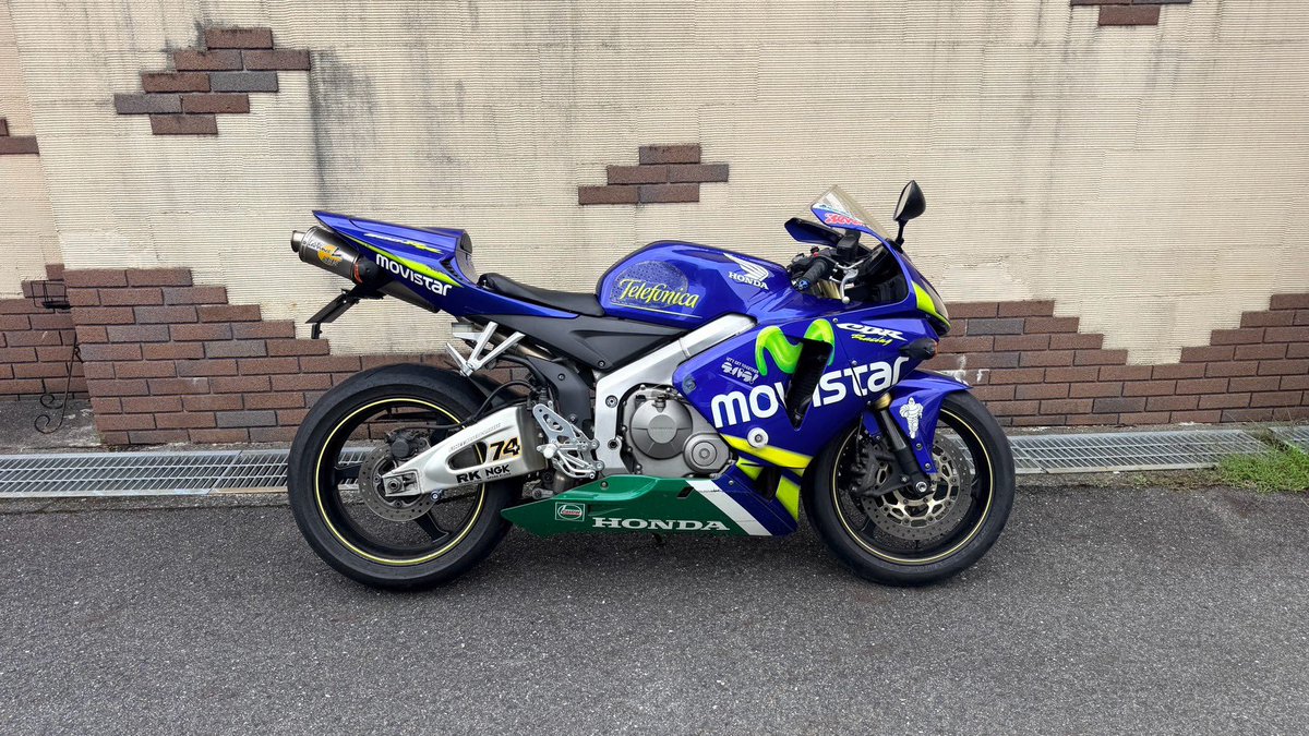 zusasa5151's tweet photo. CBR600RR 06（pc37）
希少なmovistarです
少し傷はありますが綺麗な方だと
思います
大切に保管しておりました

走行距離73300km

レオビンチスリップオンマフラー
モリワキバックステップ
ETC付いてます

50万で考えてます

ご興味ある方、DMください

写真追加します https://t.co/U60eOzvmYF