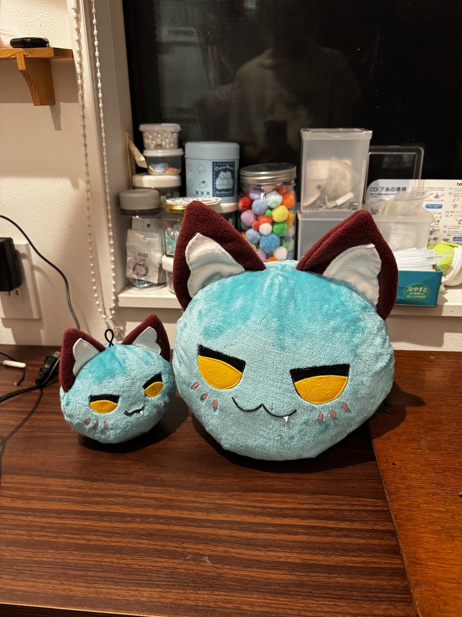 finalfantasyma2's tweet photo. He big and chonky!!!! (Got a request for a pillow sized Wolfie Blobbu so I tested the pattern by blowing it up 140% 😂) the small 10cm one is in my shop but if you want a 25cm melon sized one I can do that too. 🫡 

#BringValkoBack #WeLoveValko #LoveAndDeepspace https://t.co/dj91YPtJsp