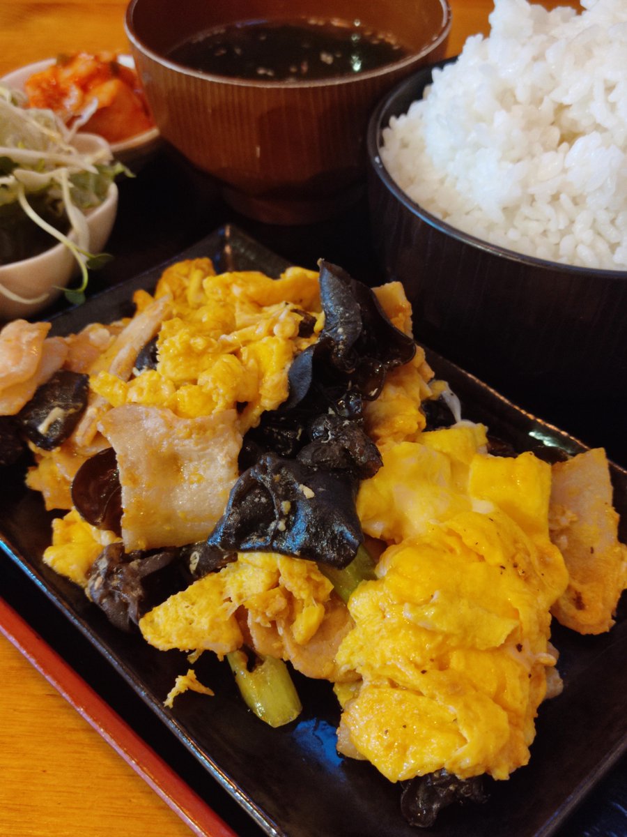Rnyrg's tweet photo. 豚肉ときくらげの玉子炒め定食！ https://t.co/mGQyWnIdXJ