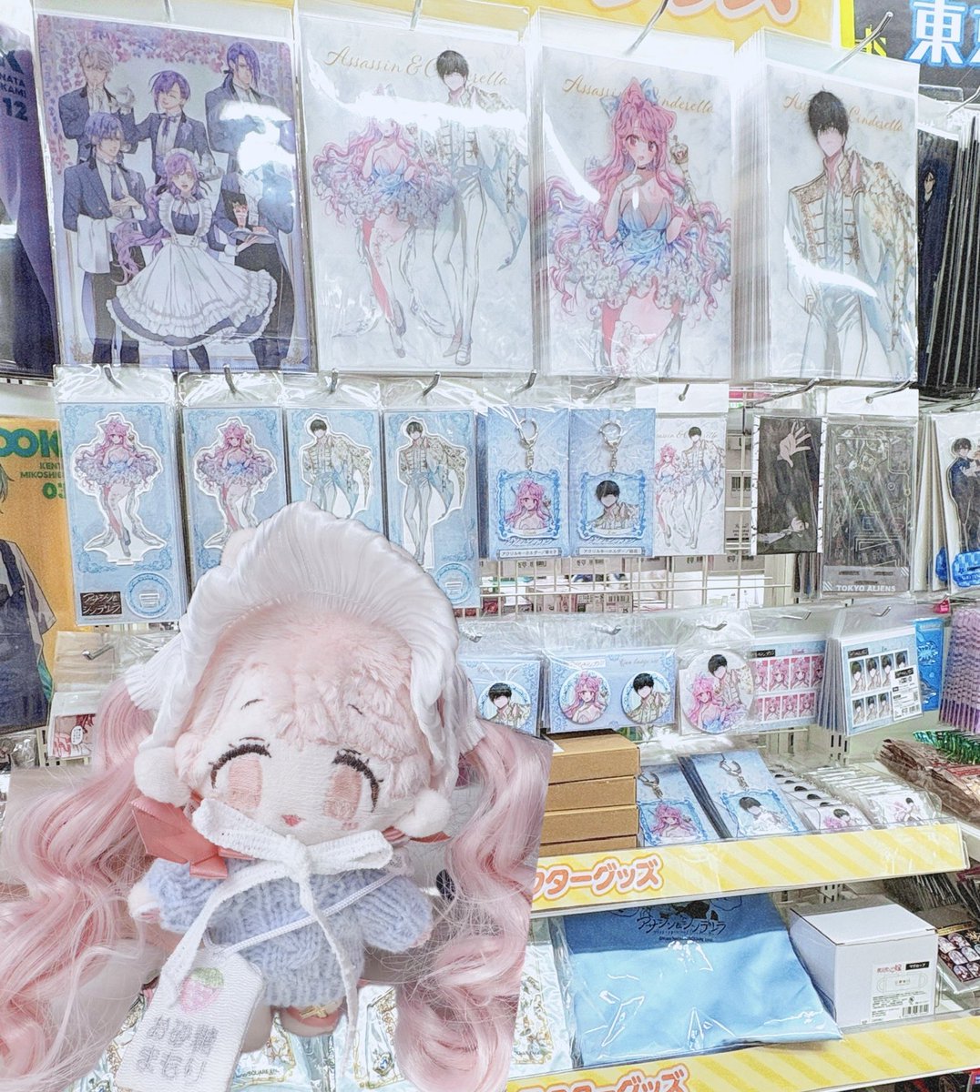 yuzoty's tweet photo. ポプショ会場近くのアニメイト秋葉原にはアサデレアイドルグッズが揃ってました🐱👑お立ち寄りの際はぜひ〜グッズ館の4階にいたよ
#アサシンシンデレラ https://t.co/R4HbL5o5Er