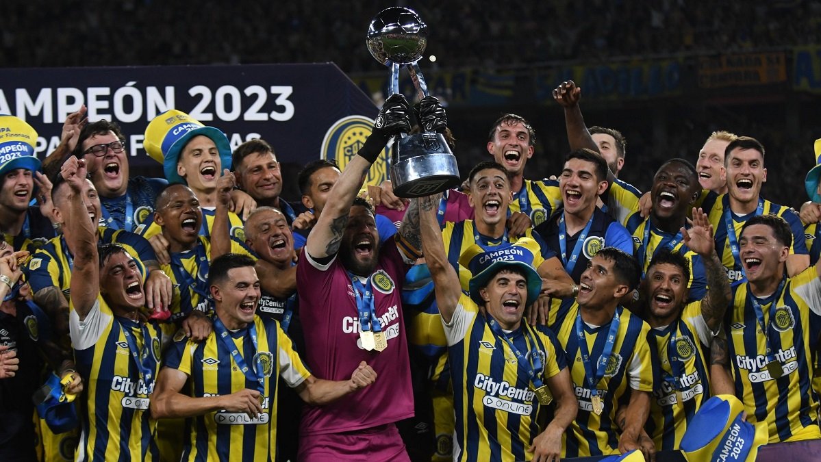 AlanFlores_30's tweet photo. En 8 años ya los ví campeón 4 veces, los ví ganar clásicos de cualquier manera pero ojo yo no me olvidó de todo lo que sufrimos para estar acá yo no olvido esa noche de Miguel y Toledo haciendo algo espectacular los momentos oscuros también es parte de la historia🇺🇦 te amo CARC https://t.co/ka5xhL0XQt