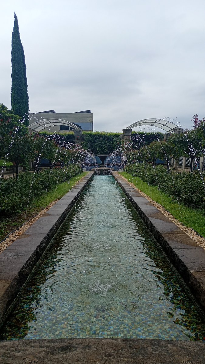 atashitokky's tweet photo. 山手イタリア山庭園。
水の音に癒されてる。 https://t.co/kOPiZGXa8z