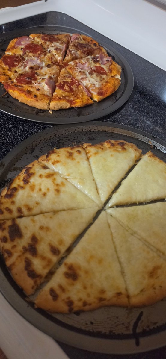 RetroDanYT's tweet photo. Work at a pizza place irl https://t.co/LgIy6sHK9n