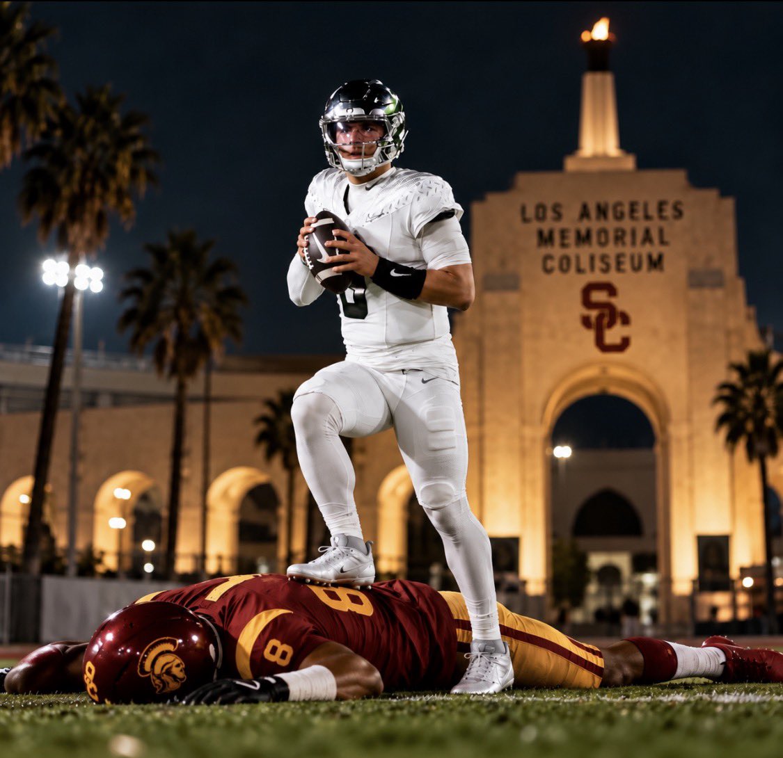 oregon__updates's tweet photo. Oregon DEFEATS USC 41-27 🦆 

Oregon OWNS USC https://t.co/GMKDfvnKF8
