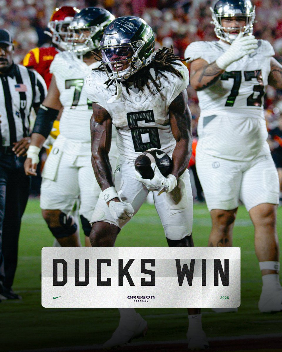 oregonfootball's tweet photo. DUCK DUB.

Oregon takes down USC in the LA Memorial Coliseum to open Big Ten play. 

#GoDucks https://t.co/otFM59wvc7