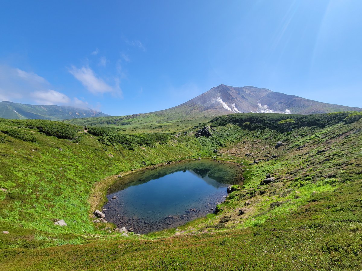 kazeabiru's tweet photo. 北海道の旭岳とトムラウシ
どちらも絶景でした https://t.co/8ZlqdNInZm