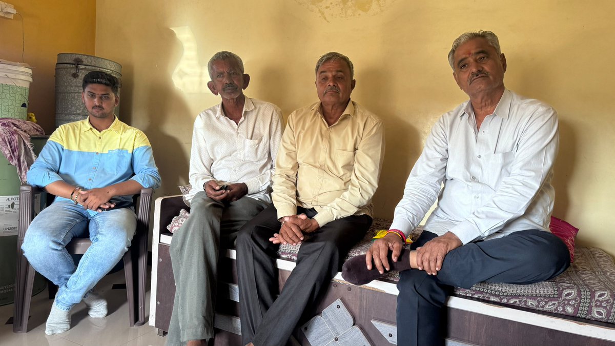 pmjadejamla's tweet photo. અબડાસા તાલુકાના સમડા ગામ ખાતે શ્રી ભરતસિંહ જાડેજાના નિવાસસ્થાને ખબરઅંતર પૂછવા શુભેચ્છા મુલાકાત લીધી.

આ પ્રસંગે પરિવારજનો સાથે આત્મીય ચર્ચા  કરી.

#ActiveMLAPMJadeja #PMJADEJA #MLAAbdasa #VikasWorks #Abdasa https://t.co/9Pf9Z9knY7