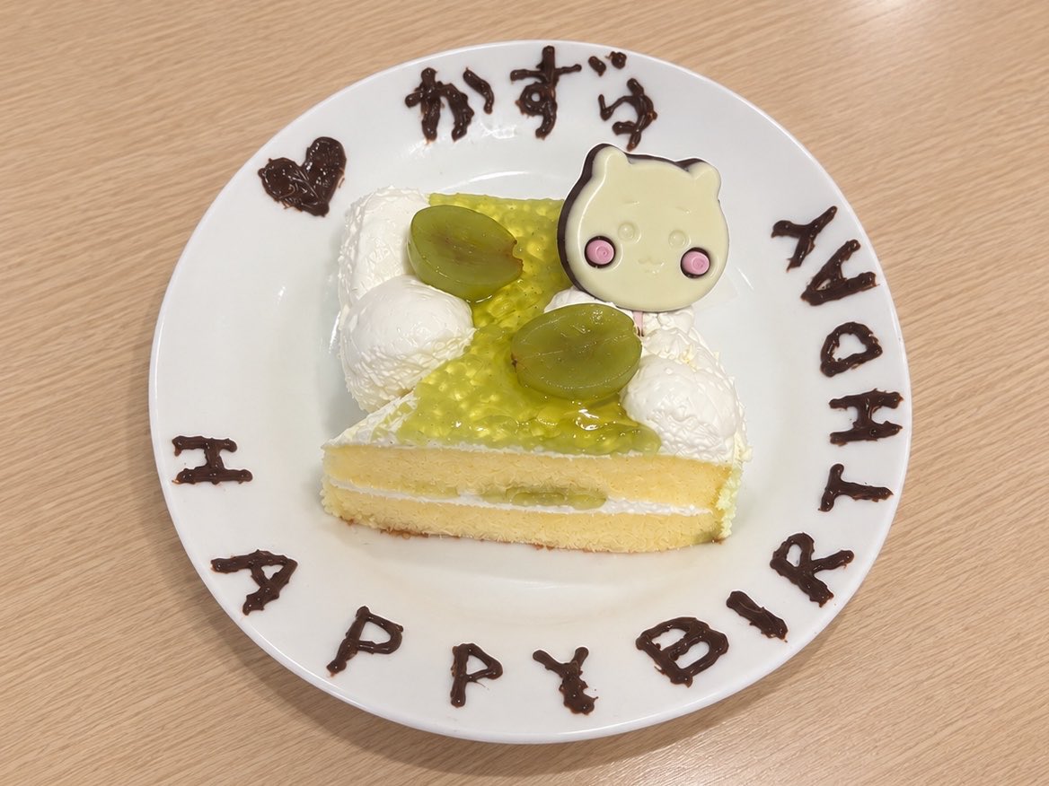 mmmn_717's tweet photo. 今日ままの誕生日🩵
チョコペン下手すぎてこれじゃパティシエなれましぇん https://t.co/hP2G3HSSQu