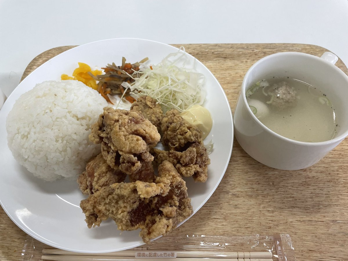 fp_risa722's tweet photo. 今年も記念行事祭きました！仙台駐屯地の食堂の唐揚げ定食が絶品でした😋午後は体験搭乗‼️
#仙台駐屯地 https://t.co/ZjACIdGKph