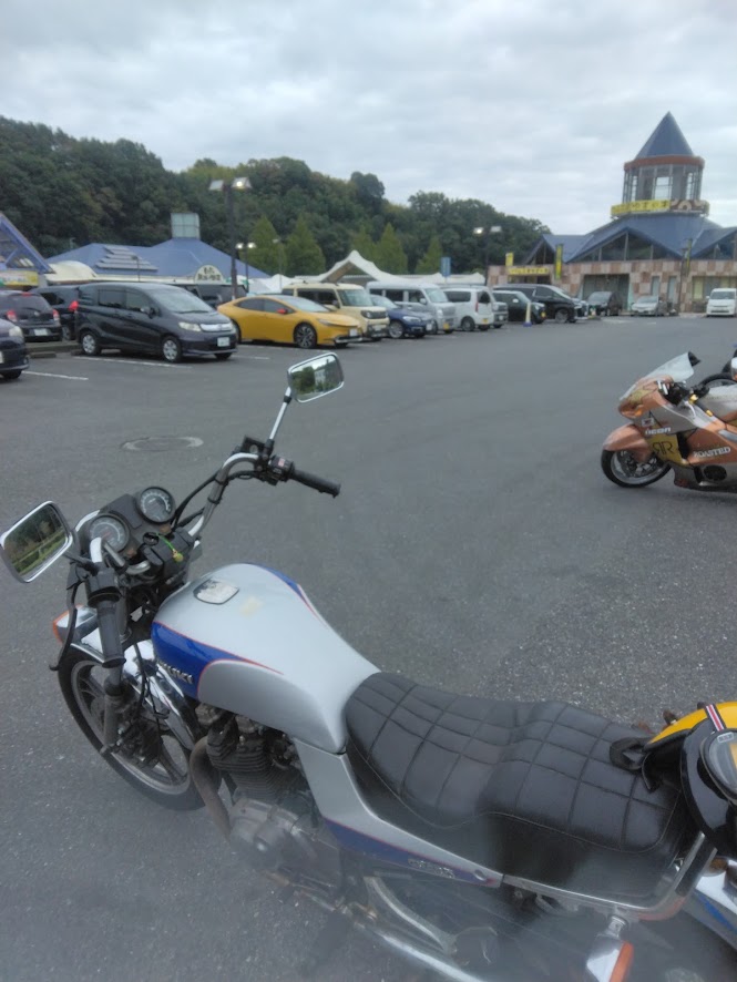 noshukun's tweet photo. 完調に近づき、最初は鈍獣なのか?
と思っていた考えが変わってきたかも・・
車体の軽さなのか?動きがとても軽快。
癖は無く、下道では上から下までフラットに出力があって扱い易くとても楽ちん。
高速道路でドカーン!とはならないが100キロ巡行位は余楽にこなす。
もしかしたら最高かもw
#GR650 https://t.co/zHyIepXBzR