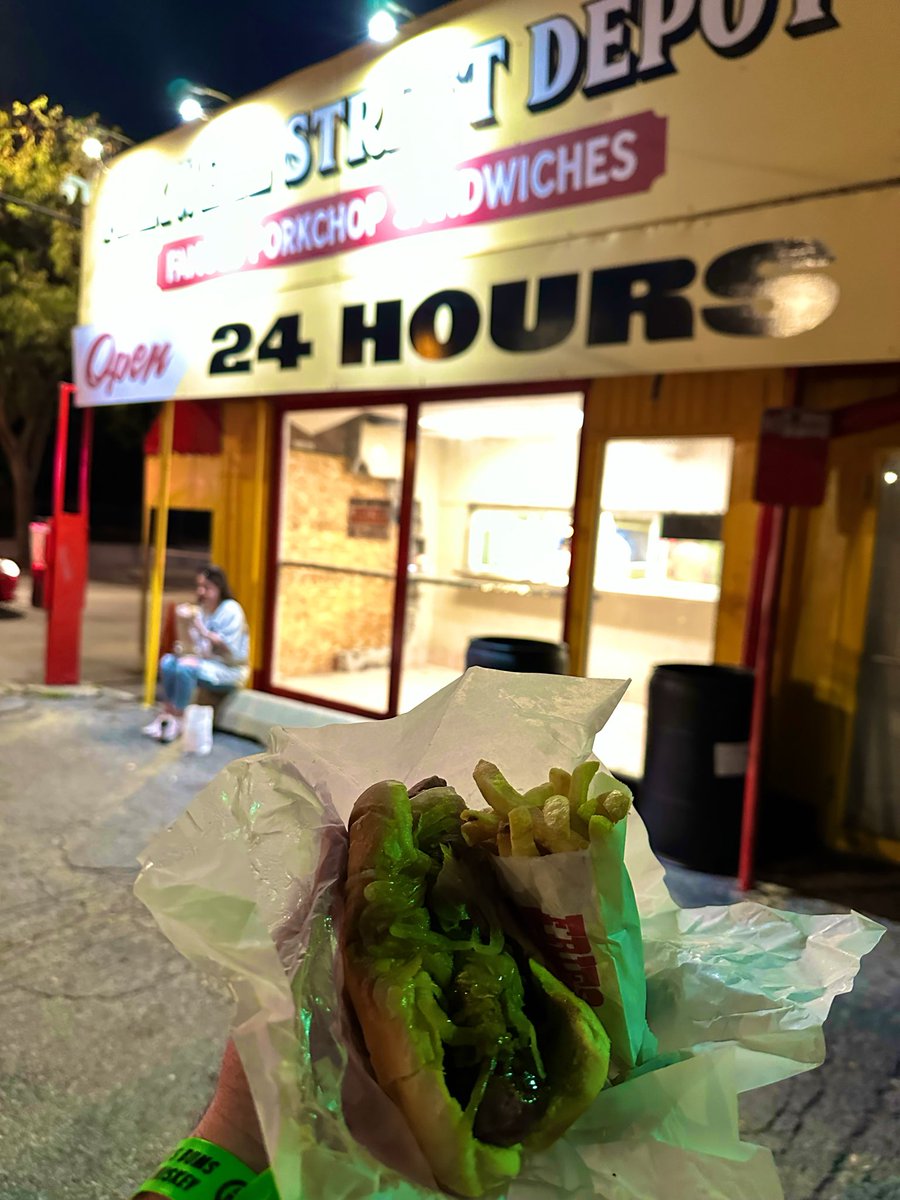 CheapSeats411's tweet photo. Sox may have lost the game but we won the post game with a trip to Maxwell St. Depot.
#FitzMagicEats https://t.co/xlOqkTLk4a
