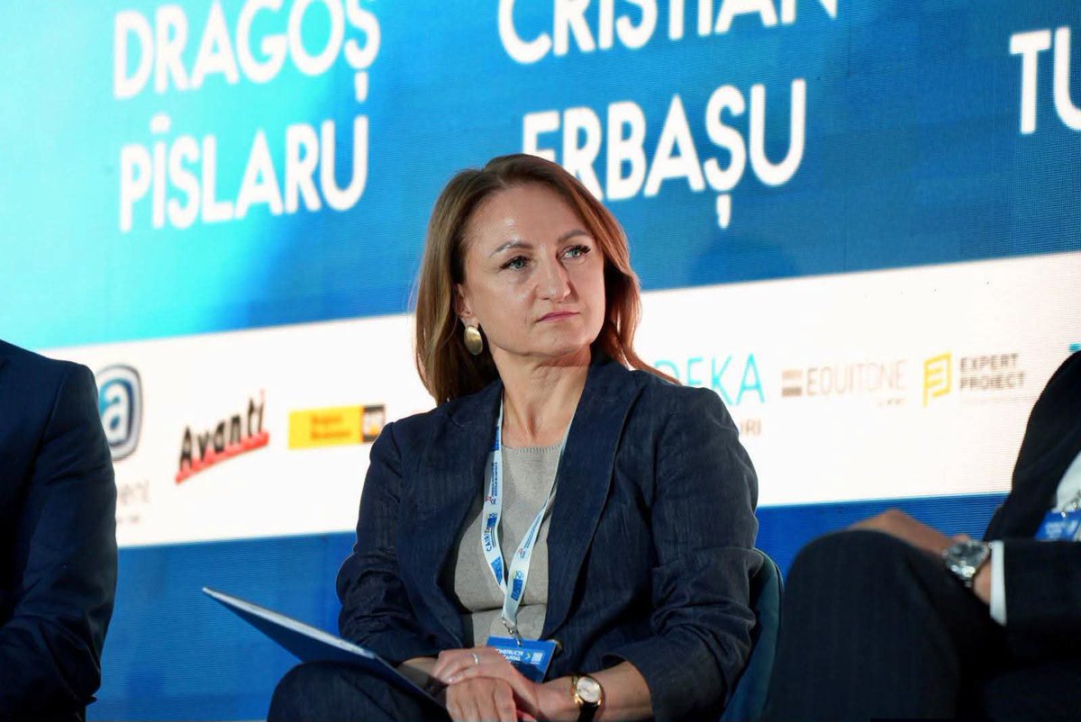 ralucatatarcan's tweet photo. 🇪🇺 Am discutat la Sibiu despre PNRR, investiții și provocările din construcții. PNRR a adus investiții, locuri de muncă și modernizare, iar finalizarea proiectelor trebuie să rămână o prioritate. Proiectele trebuie pregătite din timp pentru a evita pierderea fondurilor europene. https://t.co/g7kBBP88h2