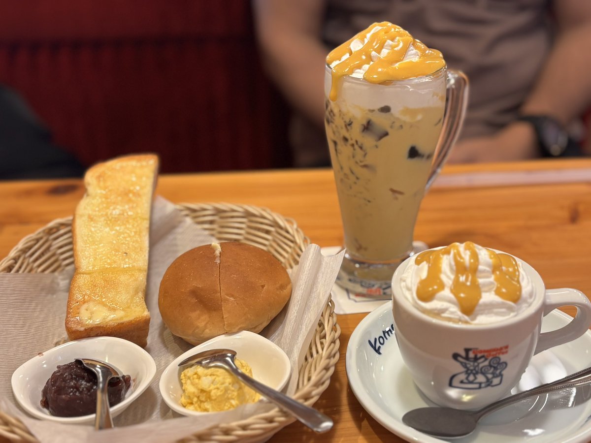 vikki0818's tweet photo. 久しぶりにコメダモーニング☕️

お月見ジェリコ
お月見オーレ
お月見フルムーンバーガー https://t.co/xH0gm5Qtca