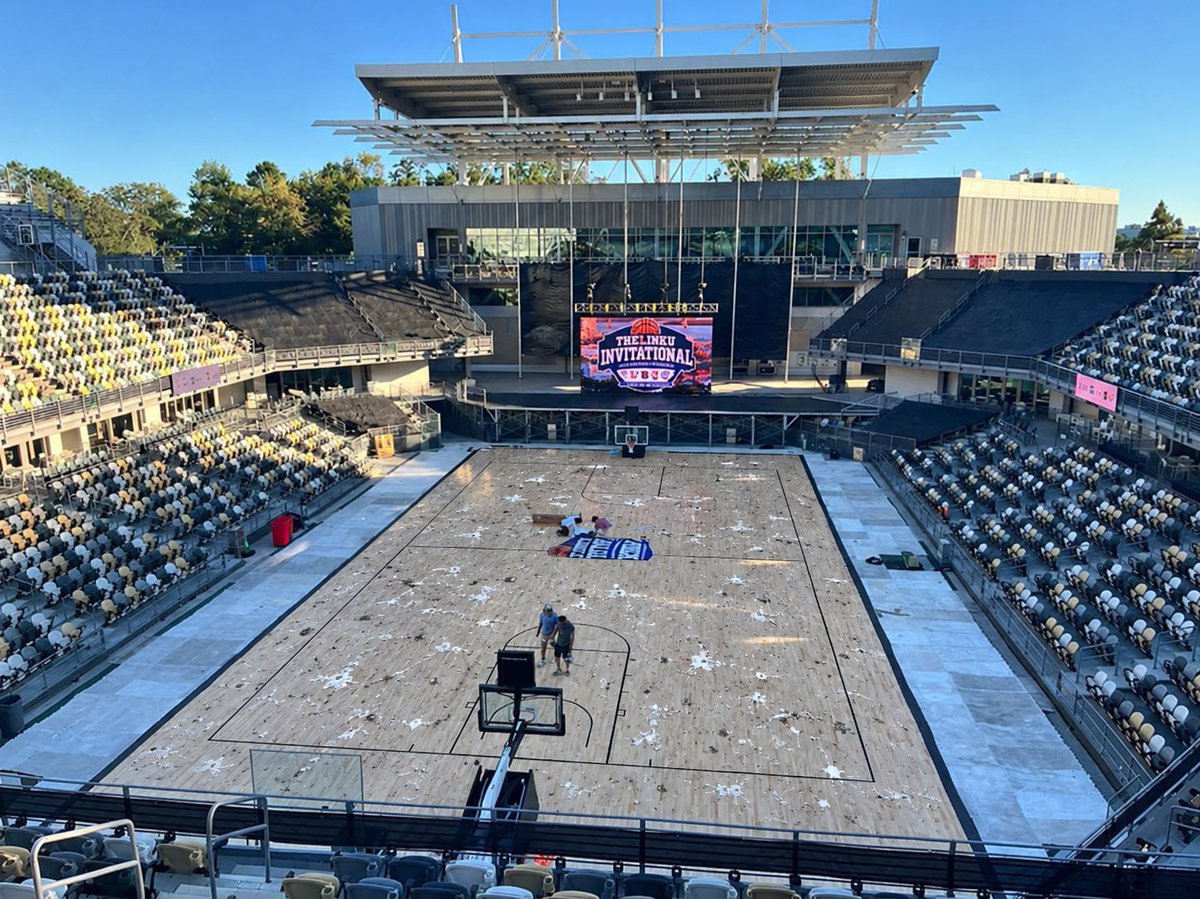 StanRobSports's tweet photo. Stopped by after practice at Credit One Stadium in Charleston, where Vanderbilt will play Virginia Sunday.

To my surprise, a flock of birds simultaneously pooped as they flew over the court. Stadium workers were visibly upset looking at the mess they had to clean. https://t.co/lKGpdUMXaA