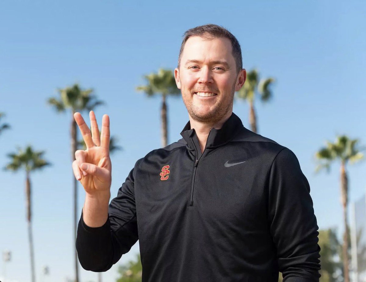 B1GDuckEnergyy's tweet photo. Hey Lincoln, how many times have you lost to Oregon????? https://t.co/9OvYoBJ1jm