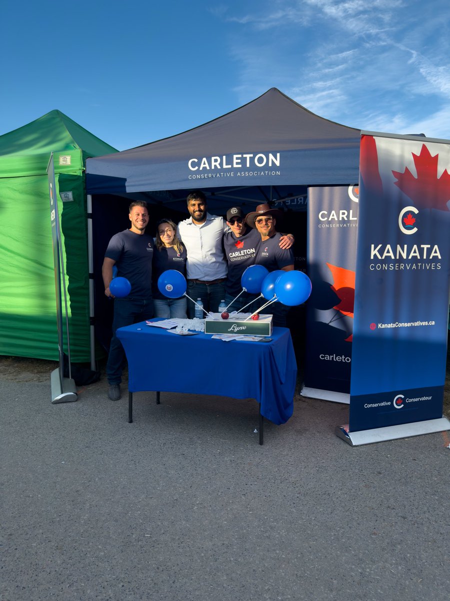 SukhuSSekhon's tweet photo. Amazing time at the @carpfair with the @Carleton_CPC and @KanataCPC! 🇨🇦🌾

Great meeting families, handing out water & balloons, catching the Heavy Horse and Cart shows, and enjoying some delicious fair food!

A big thank you to everyone behind the fair for supporting agriculture and community!