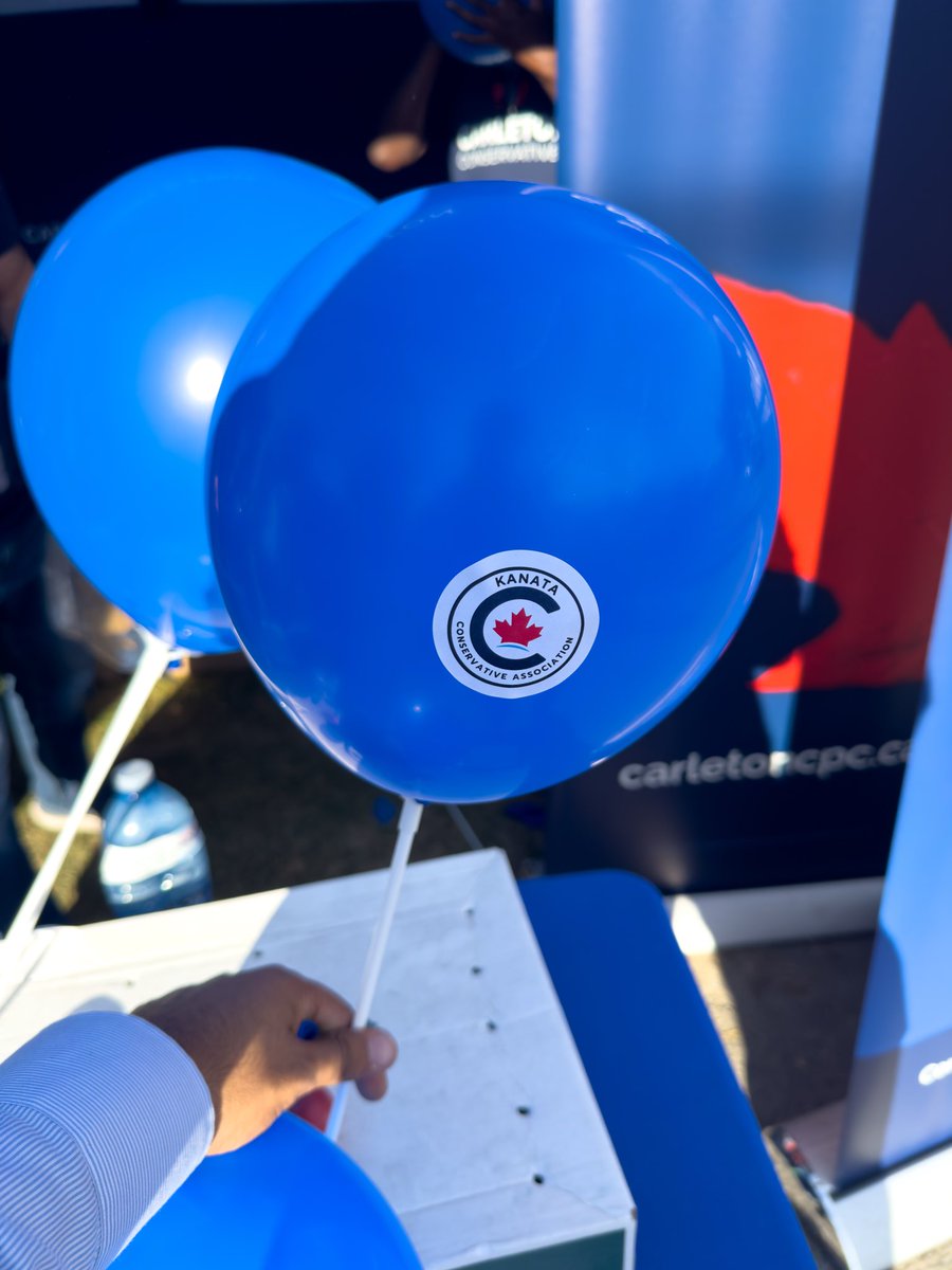 SukhuSSekhon's tweet photo. Amazing time at the @carpfair with the @Carleton_CPC and @KanataCPC! 🇨🇦🌾

Great meeting families, handing out water & balloons, catching the Heavy Horse and Cart shows, and enjoying some delicious fair food!

A big thank you to everyone behind the fair for supporting agriculture and community!