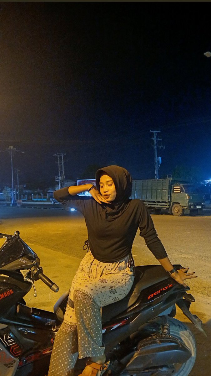 sptra0123's tweet photo. yg mau nikmatin tubuh istriku dm 😋
#istri https://t.co/imixHGCVVs