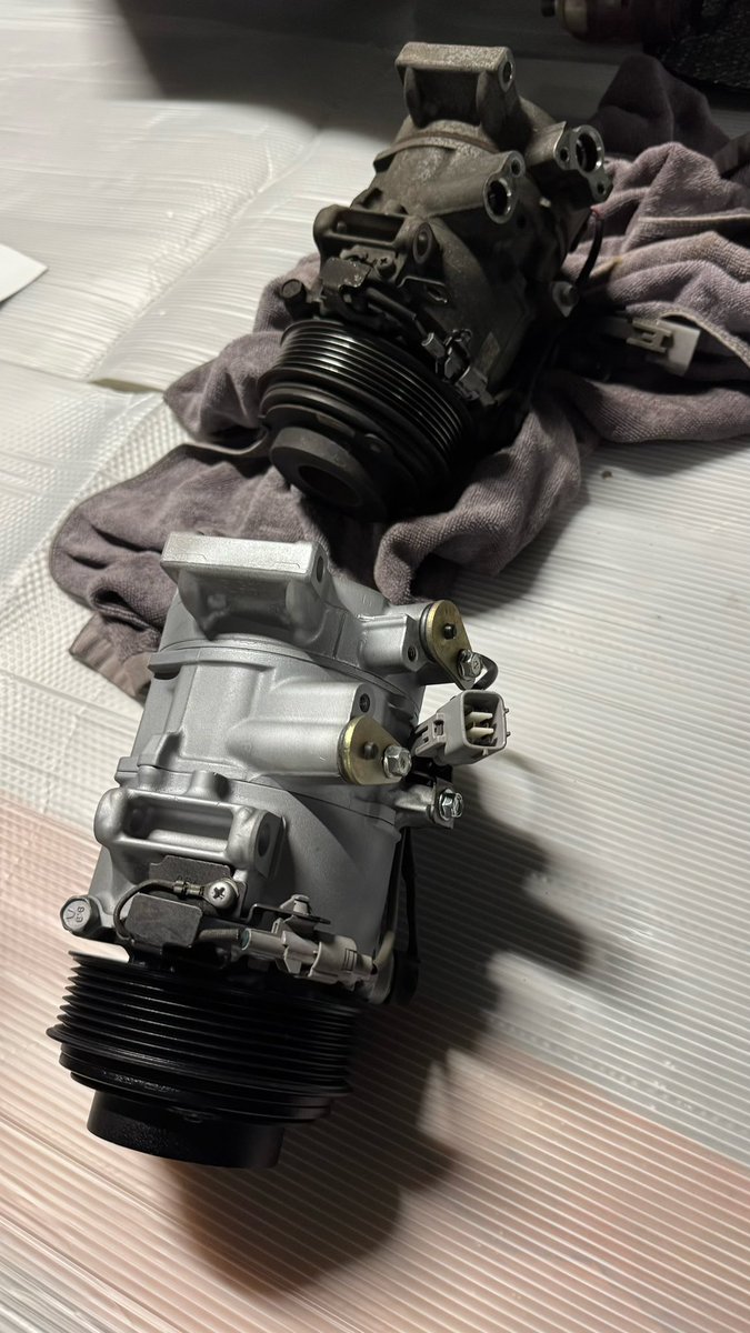 Toshi_jzx100's tweet photo. ｴｱｺﾝﾌﾟﾚｯｻｰやオルタネーターやラジエーター、ファンモーター、
交換しまくり( ´Д`)
次はタイミングチェーンとかATを覚悟やなー🤪 https://t.co/nsd6J1GqzM