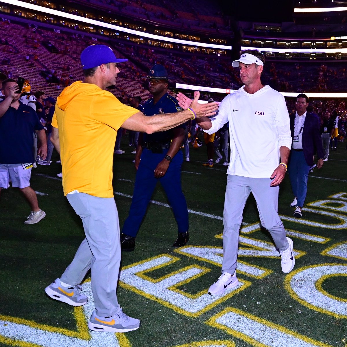 LSUfootball's tweet photo. Them Bandits.

Their QB had 106 yards passing and -13 rushing https://t.co/AsxzZQWV24