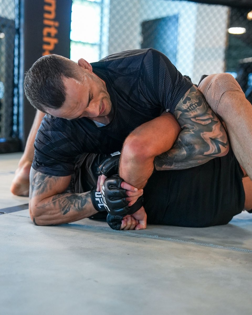 UFC debut ready 👊 

Roberto Soldic looks to make a splash on #UFC332!

[ OCT 3 | LIVE at 8pmET on @​ParamountPlus and @​CBS ] 
 [▻](https://video.twimg.com/amp