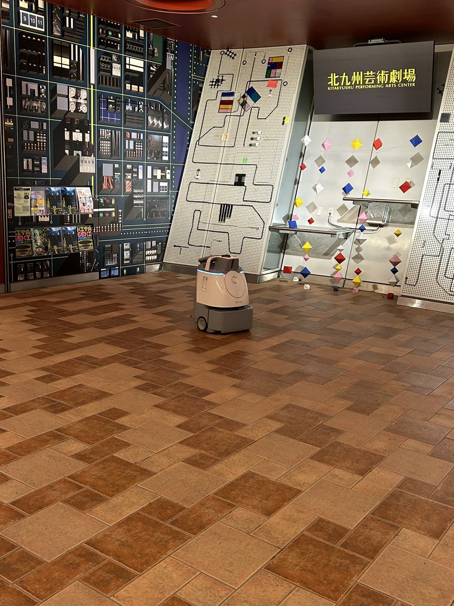 umedaoume's tweet photo. 今日はこれ。

ロボット掃除機が黙々と掃除してる… https://t.co/rphGW5HbsD