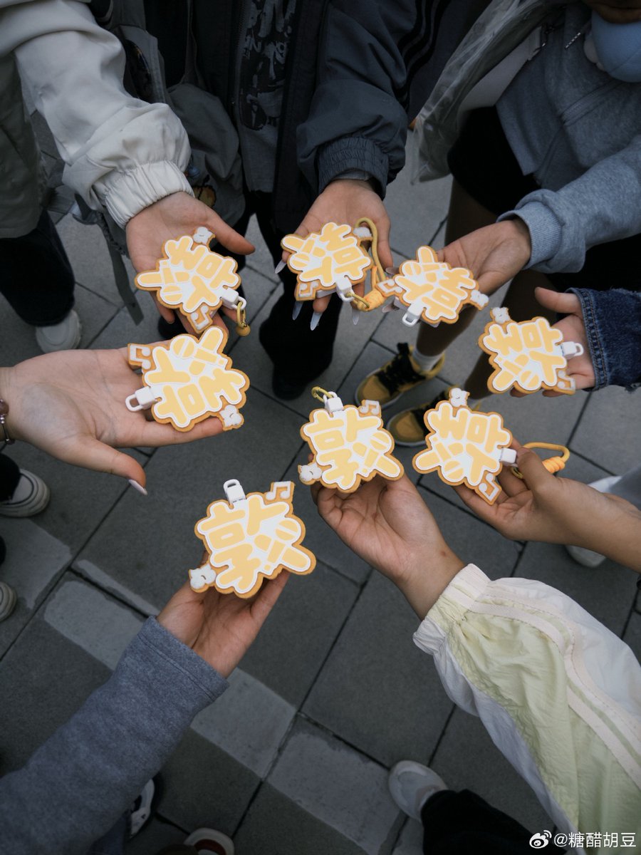 JosefinePrkepu's tweet photo. Had the best time bonding over homemade cookies with my new neighbors! Nothing beats small, warm moments in the neighborhood. https://t.co/ZVDE9z0rrl