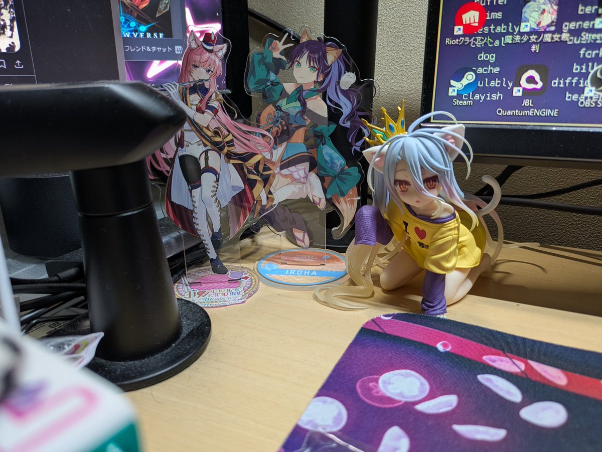 kamayan1231's tweet photo. 自分の部屋だけではなくパソコン周辺も増えてきたな https://t.co/Pfwbw0z8KK