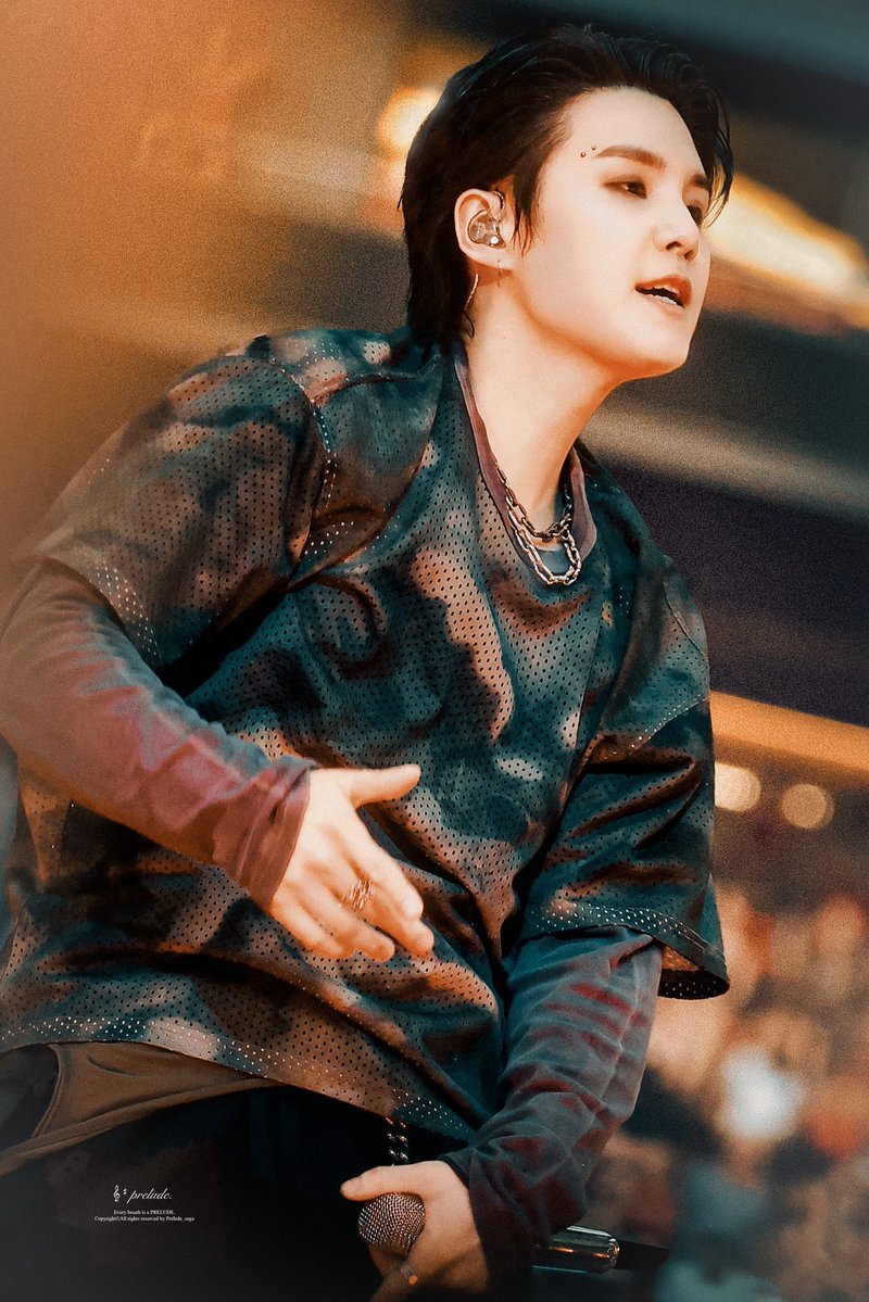 jacob7166's tweet photo. 💛訂閱限定，國旻同人《追逐》更新💜
🍄：
我現在處於創作多巴胺旺盛分泌的欣快狀態，怕各位掛心啊雜今天再趕點進度。這集幾乎都是wuli Yoongi玧其的戲份，所以放點他的帥照。
最後一張是我被瘋狂限流的認證，還請大家救救同人女多多分享。
—
其實只要他鬆口就不用過得這麼辛苦，但他沒辦法這麼做，不是因為那250萬美金全進了公司口袋，而是因為知道智旻動手的原因，何況是自己拖他進這行的。

幹他們這種勾當的講情義很可笑，但M是他一手栽培起來的刺客，而朴智旻是他認識的第一個普通人。可以一起吃炸雞喝啤酒講垃圾話、會喊他一聲哥的，普通人。
—
雷CP雷國旻煩請自行避雷。
🍄友善提醒：
純粹腦補，閱者勿上升現實真人，未成年請繞道，禁止轉載及其他平台上傳。
喜歡文章的話請留言或點個愛心，CXC愛心可以狂按五十下滿足一下我的虛榮心💛🫶💜
連結在此：
https://t.co/K7iQLfq9eC