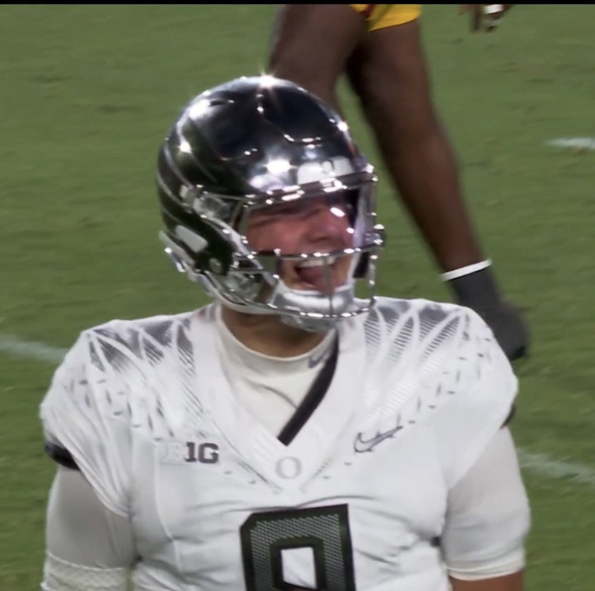 BarstoolDucks's tweet photo. Dylan Raiola vs USC:

🦆 19/25
🦆 289 Passing Yards
🦆 2 TDs
🦆 Win https://t.co/bLB4ENHrQF