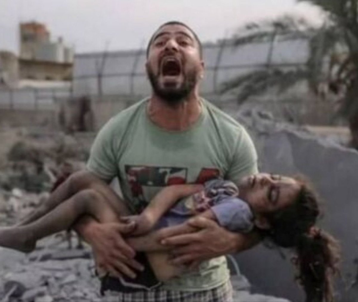 saraa21716's tweet photo. @vonderleyen Netanyahu's claim that it is the most moral army in the world is a big lie.
What morality allows a child to die in their father's arms as a result of an attack? destroys hospitals and schools is not only devoid of morality but will be a stain on humanity.
#MostMoralArmy https://t.co/eJc1vBwokf