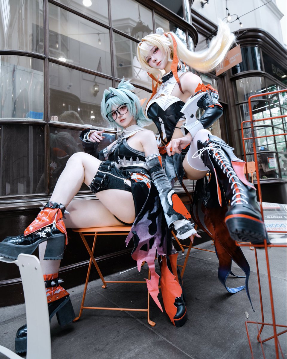 miee_cos's tweet photo. Milady, you said everything was going according to plan... I assume 'getting lost' is also a part of that plan, too. 🤓

Claret @Yuu__kira 
Roxy @miee_cos 

#ZenlessZoneZero #Roxy #Claret #fyp #trending https://t.co/59PBKV5fk3