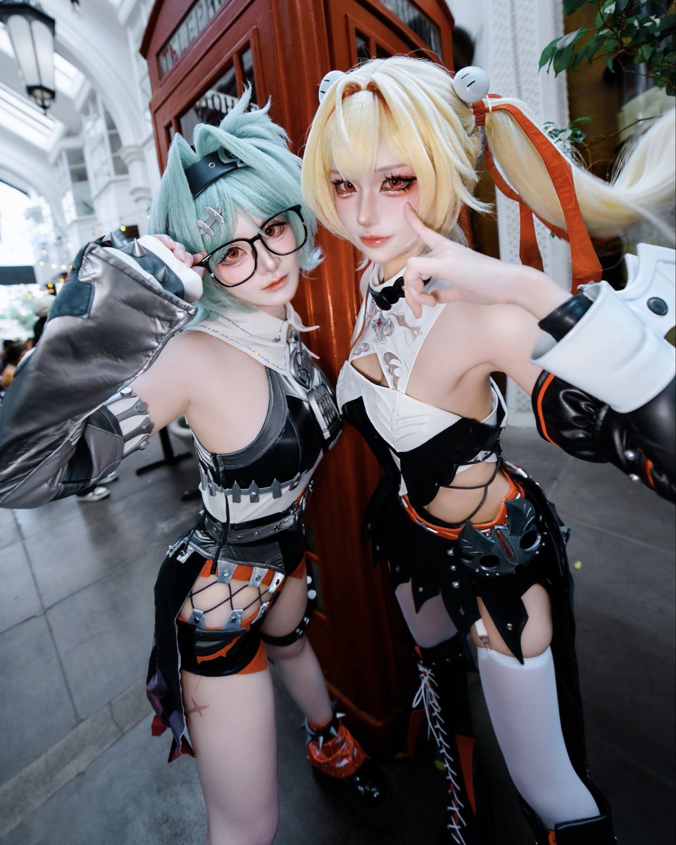 miee_cos's tweet photo. Milady, you said everything was going according to plan... I assume 'getting lost' is also a part of that plan, too. 🤓

Claret @Yuu__kira 
Roxy @miee_cos 

#ZenlessZoneZero #Roxy #Claret #fyp #trending https://t.co/59PBKV5fk3