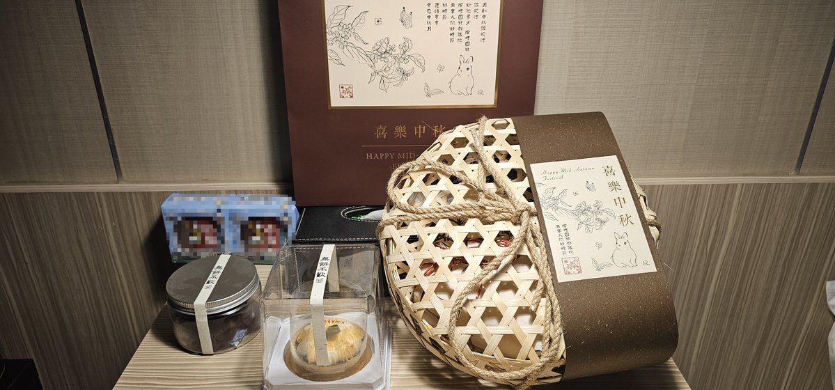 kt11522914's tweet photo. 🥲中秋當天沒有時間去提取
😆不過隔天就拿到了帕豹的
手作月餅(有四個不同款式
漢堡月餅(蓮蓉蛋黃醬包裹著海綿蛋糕
菠蘿造型月餅(麻糬口味
櫻花冰皮(巧克力流心加脆脆
蛋黃酥(蓮蓉鹹鴨蛋口感酥脆
巧克力餅乾(巧克力味道濃鬱
甜品(巧克力醬抹茶包裹著的餅乾
昨天晚上吃完真的大滿足😋
#Pabo
#PaboVtb https://t.co/SkIE1oZRPp