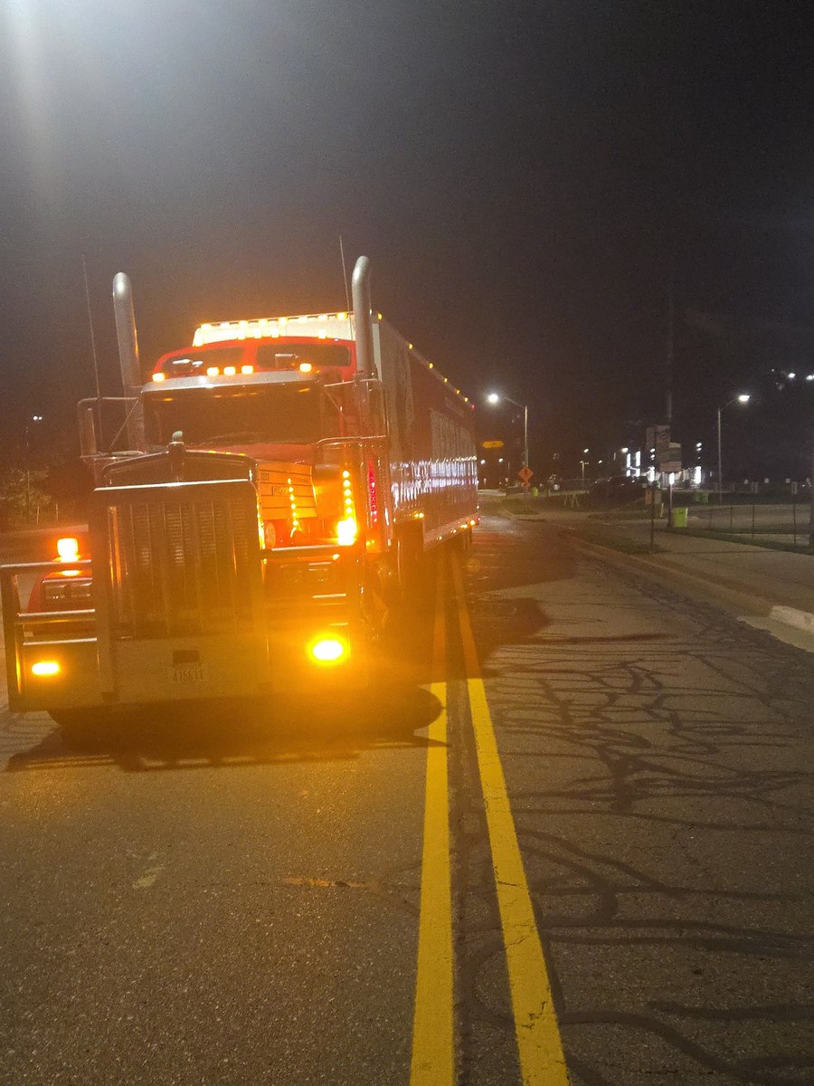 ashleyrenae612's tweet photo. East Lansing, MI ➡️ Lincoln, NE 

All loaded up and heading back to The Good Life with the WIN! 🏈

@Selden_Trucking @NUequipment https://t.co/WzlFp0fjEz