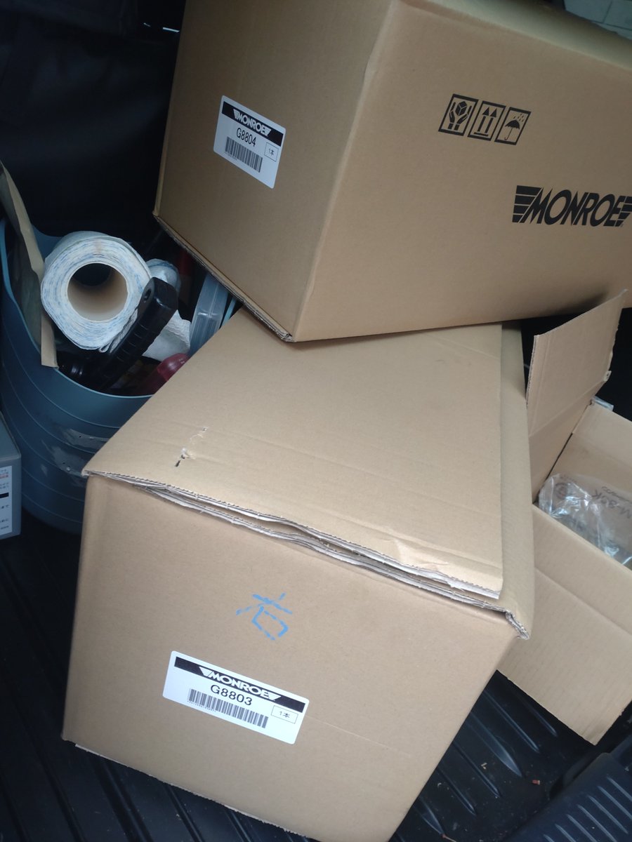 dat_pazuzu's tweet photo. フロントショック交換、20年物は戻り悪。
行きつけの車屋じゃ入らなかったと言われたので足回り専門店KTSで！普通に付けれてよかった👍

#アクセラ
#BKEP
#Monroe
#ショック
#KTS https://t.co/UofOK7WgVz