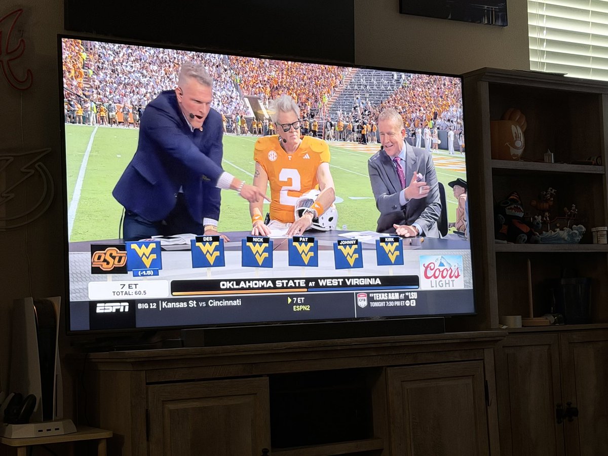 BroncoPoke's tweet photo. @Puddin8100 @CharlesWesleyG @PatMcAfeeShow *checks notes* oops lol 😂 https://t.co/FoaDvPhbdJ