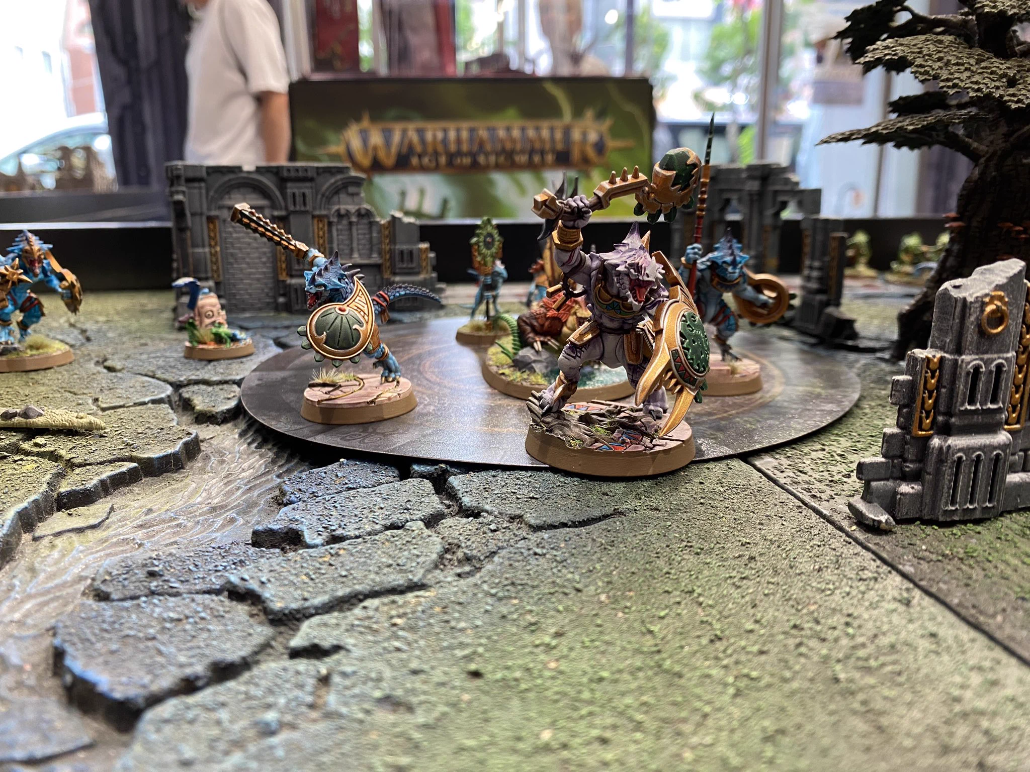 Warhammer Open 精緻な装飾が施された金属製測定工具9/3/2インチ Warhammer Store & Café Tokyo on X: 