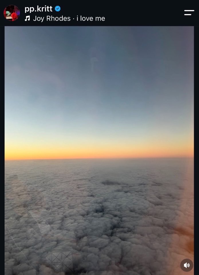 babysiirii's tweet photo. กุไปลองซูมในกระจกเจองี้ พีพีมีไรจะบอกแม่ไหม https://t.co/HzSJcacUw7