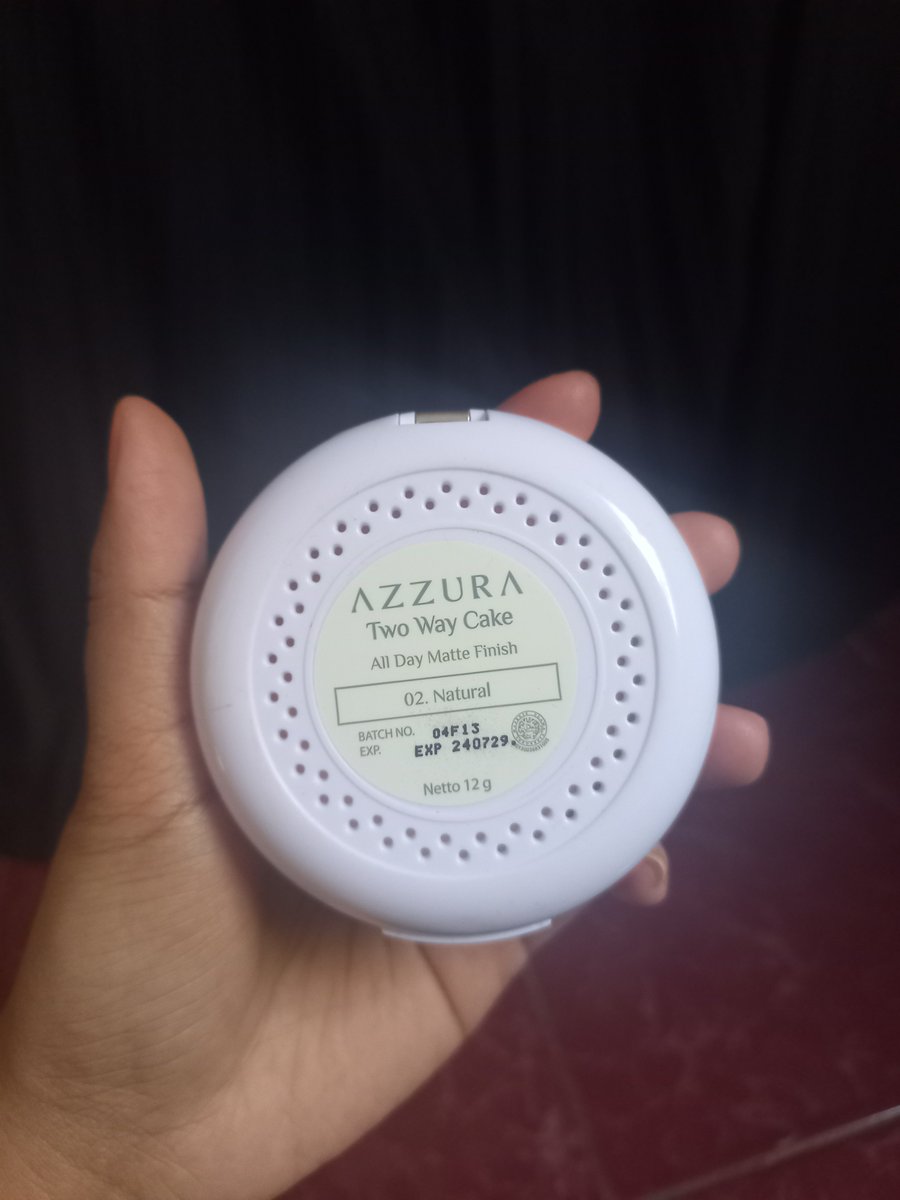 cuminnt's tweet photo. 🌸 Powder foundation azzura
– shade 02 (natural)
– baru di pakai 1x
– terlalu abu pas aku pakai
– exp masih lama

💸 15k https://t.co/VzDwfbfVn5