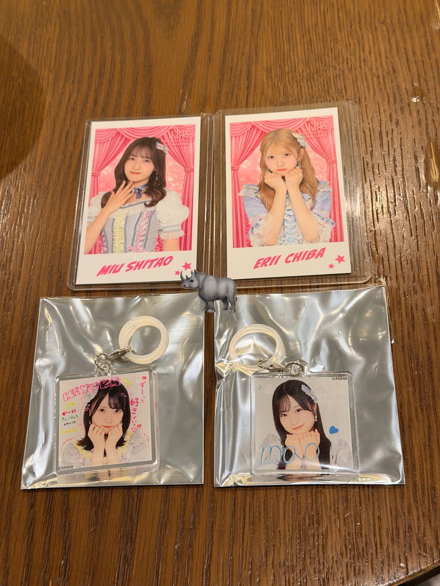 mmmsmmm00's tweet photo. 【現地交換希望】
AKB48 ペリちゃんくじ 交換 

【譲】
めじるし
坂川 陽香 さん
髙橋 舞桜 さん

ステッカー
下尾 みう さん
千葉 恵里 さん

【求】めじるし 武藤小麟 さんor買取（めじるしは定価、ステッカーは0.3k/枚）

検索からもお気軽にお声掛けください。
よろしくお願いします‼️ https://t.co/rF4IwfmcFD