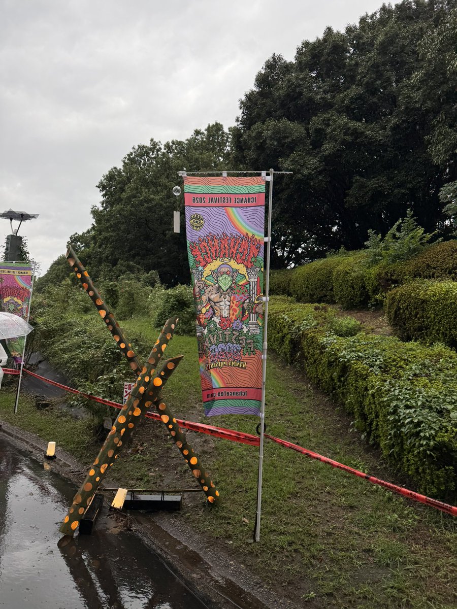 D87012505's tweet photo. 雨ニモマケズ!!
次はHANA!!
#1chancefes
#WANIMA https://t.co/3yYSZ7E3Sa